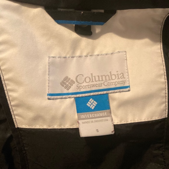 Columbia women’s rain jacket w/o the insert - Picture 6 of 7